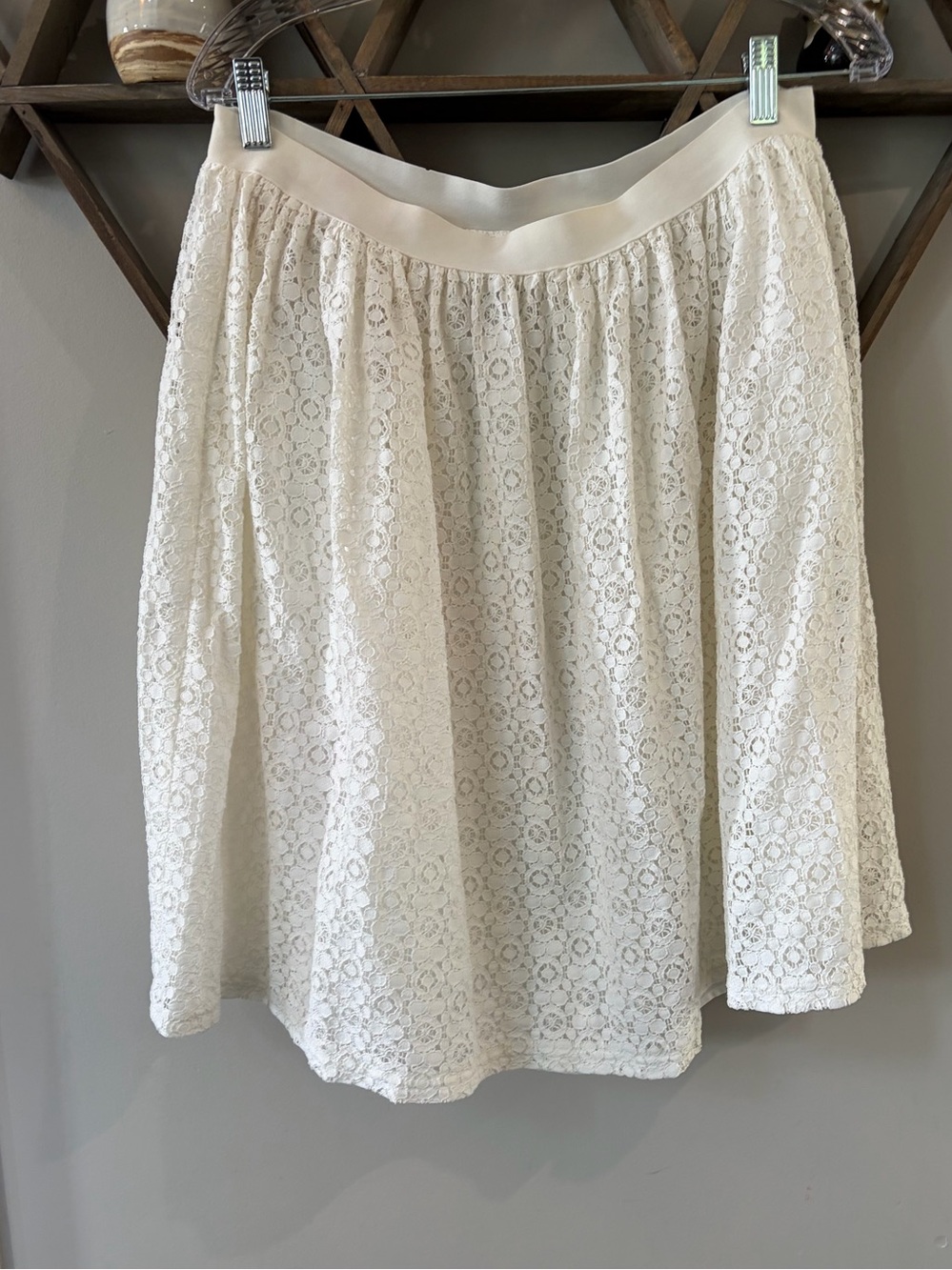 Chaps White Lace Skirt. Elastic waist. Size Large.